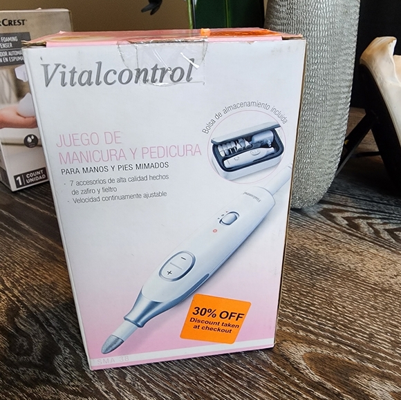 Deluxe Manicure/Pedicure Set - Picture 4 of 7